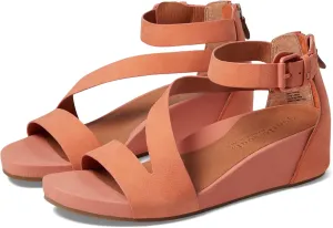 Gentle Souls by Kenneth Cole Women's Gwen Wedge Sandal