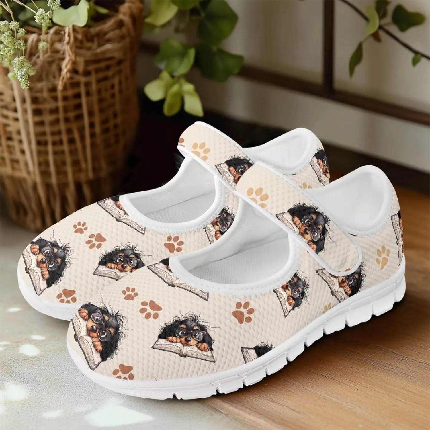 GOSTONG Women's Walking Shoes Lightweight Non Slip Round Toe Casual Shoes Breathable Mesh Daily Sneakers Nurses Work Flat Shoe Size 5.5-10