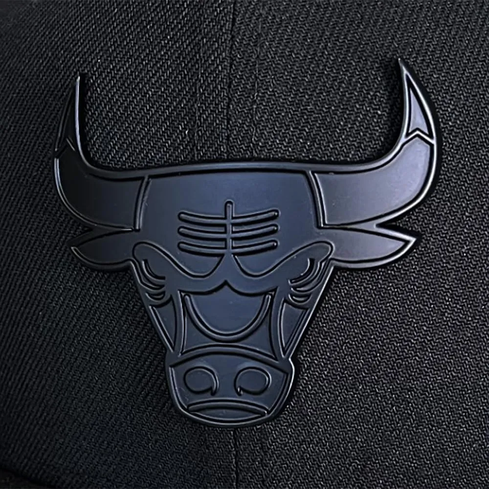 New Era Chicago Bulls 59FIFTY Black on Black Metal Badge Fitted Cap, Hat